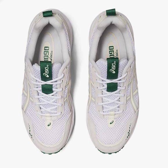 ASICS
WOMEN GEL-1090 V2
RUNNING SHOE size 11 men 9 gently used COLOR:WHITE/green - Picture 5 of 14